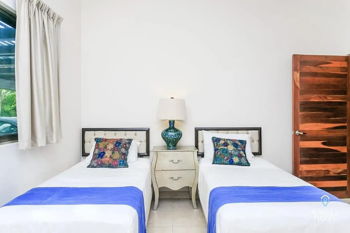 Villa With Private Pool & Large Garden In Playacar 普拉亚卡门