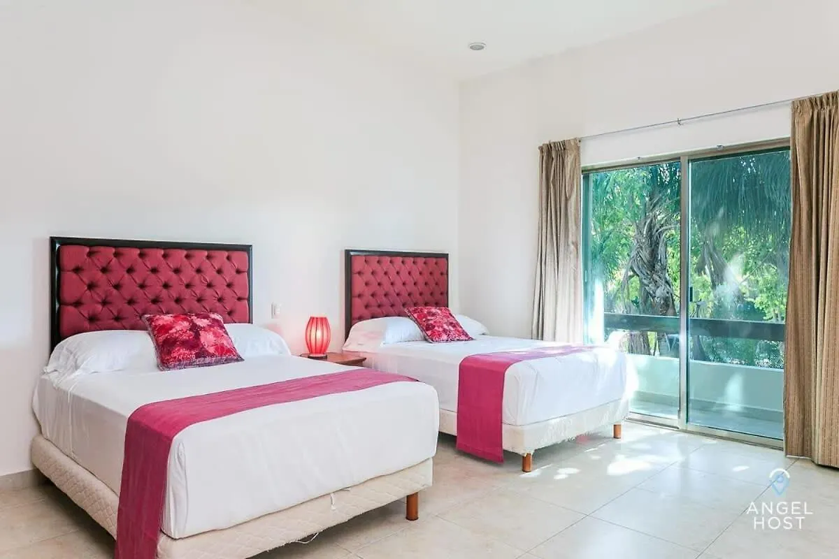 Villa With Private Pool & Large Garden In Playacar 普拉亚卡门