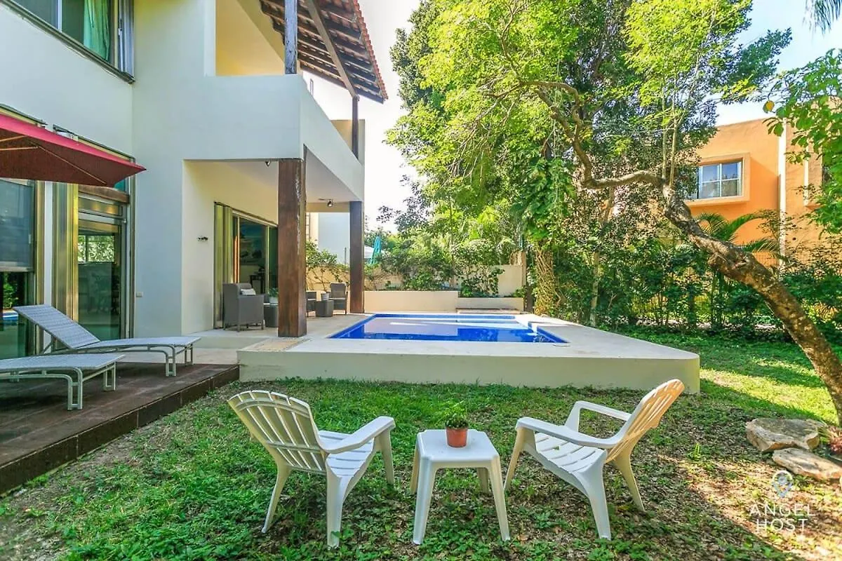 Villa With Private Pool & Large Garden In Playacar 普拉亚卡门